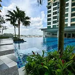 Arc Swimming Pool Musliim Homestay Jb